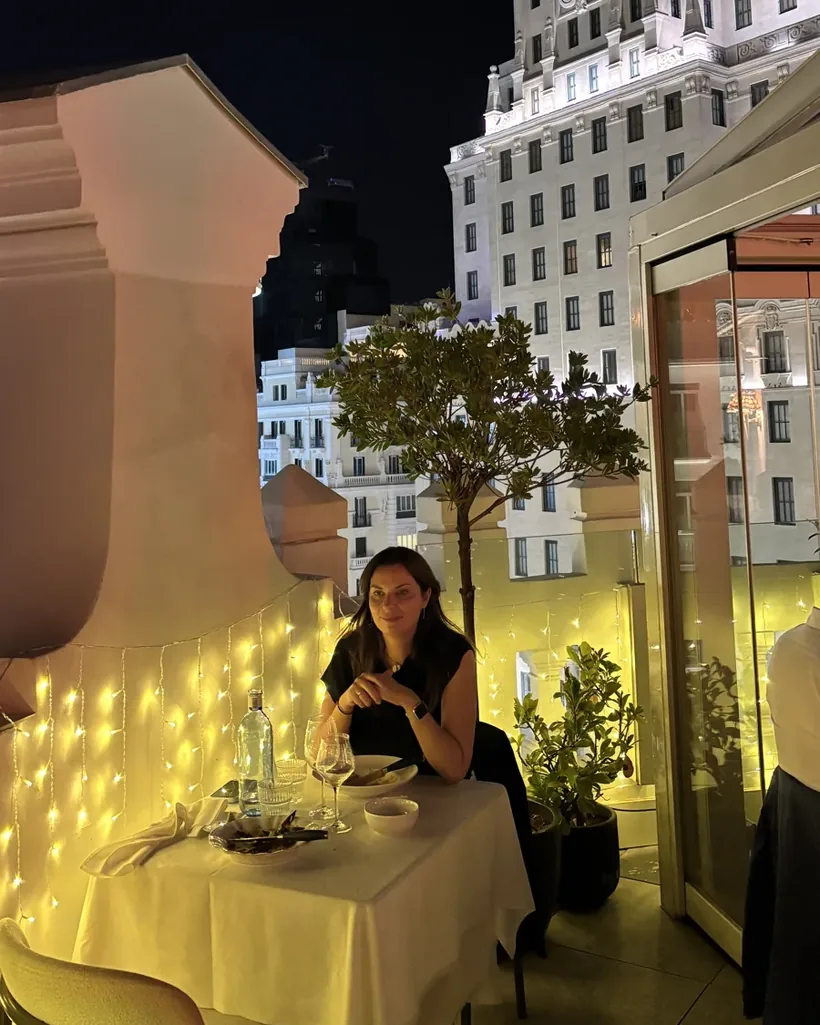 Cena en la azotea de Picalagartos, con la Gran Vía de fondo
