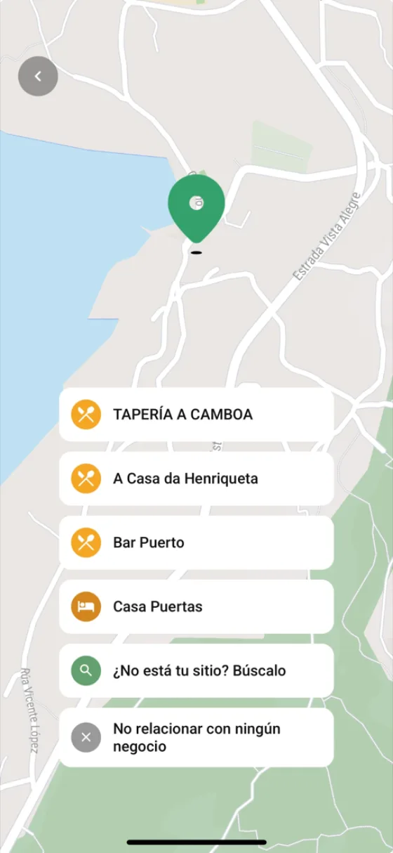 El mapa con el punto puesto y una lista de los sitios que hay ahí